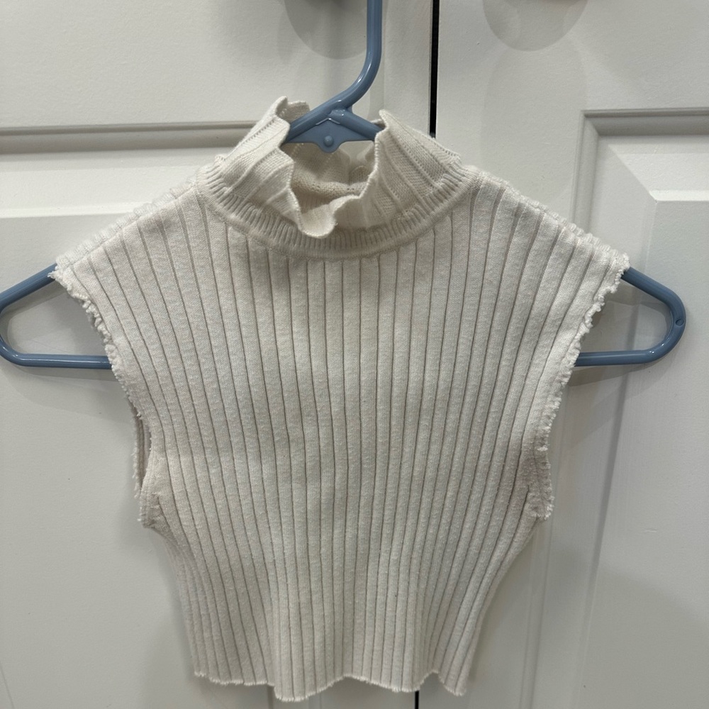 White turtle neck cropped top